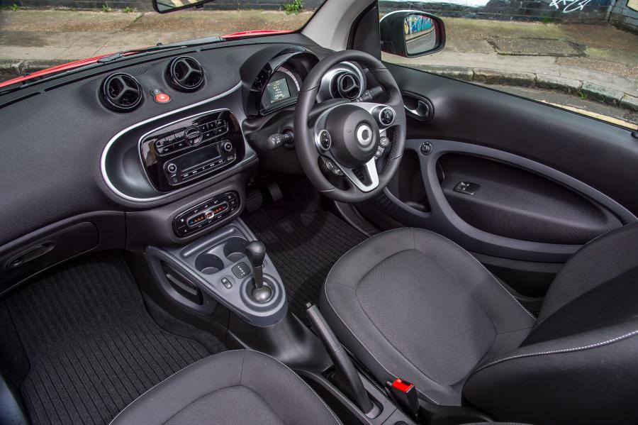  Smart ForTwo Passion Cabrio 2016 года  (UK) (фото 6 из 30)